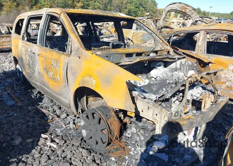 2016 Chrysler Town & Country Touring z USA, uszkodzony, nr VIN 2C4RC1BG7GR215342